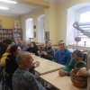 JESIEŃ W BIBLIOTECE Z UCZESTNIKAMI ŚRODOWISKOWEGO DOMU SAMOPOMOCY W PACZKOWIE